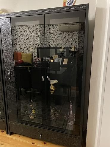 Şüşəli dolab vitrini, İşlənmiş, Ünvandan götürmə