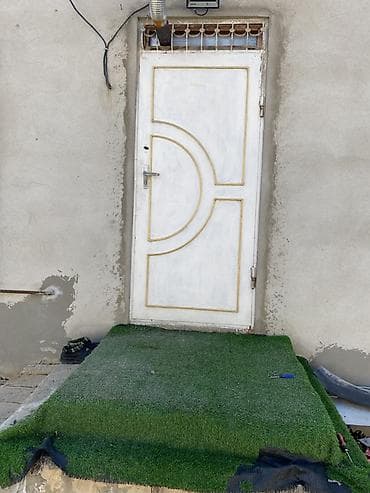 Metal qapı – ağ rəng, qızılı haşiyələr - Material: möhkəm metal -