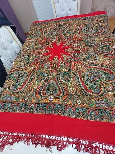 ereb qizili instagram: Qırmızı şal/örtük – milli naxışlı Qedimdi tezedi - Material: yüngül — 2