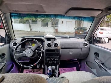 xacmazda ucuz avtomabiller: Avtomobil: Sedanın kompakt sinfi, ağ rəng Kuzov: 4 qapılı, ağ boya — 12