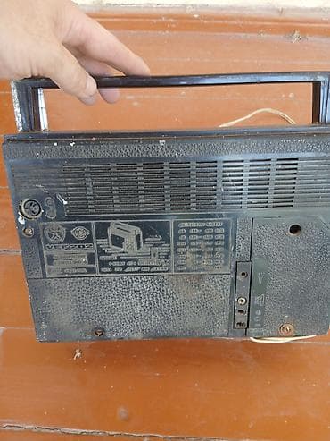 kohnə pulların qiyməti: Satılır: Köhnə kolleksiya əşyaları dəsti 1) VEF 202 portativ radio - — 3