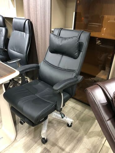 офисные кресла: Новый, С колесиками, Рукояти не регулируются, Кожа — 4
