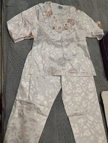 Gecelik alinib ama razmer uygun gelmedi deye satilir hec geyinilmeyib