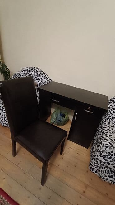 yazı masa: Qonaq otağı üçün, İşlənmiş, Açılmayan, Dördbucaq masa, 2 stul — 4