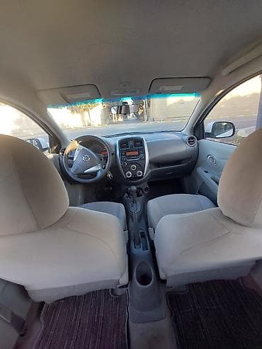 vaz 2106 abilsofka: Nissan Sunny sedan – ağ rəng, AZ nömrə nişanı ilə. Şəhər üçün — 3