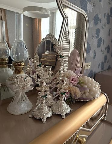 Zərif bəzəkli gəlin dəsti – klassik üslubda dekorativ aksesuarlar