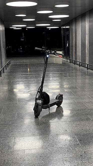 İşlənmiş Elektrik samokat 10", 501 - 750 Vt, 16 - 25 km/s, Ünvandan götürmə