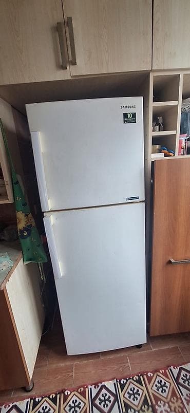 2 qapılı Samsung Soyuducu Satılır, rəng - Ağ, Təkərli
