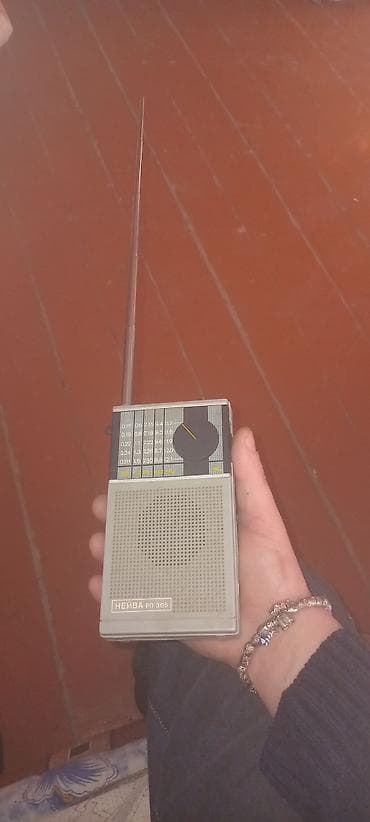 NEЙВА RP-305 portativ radiopriyomnik Ereb olkeler - İstehsal: SSRİ
