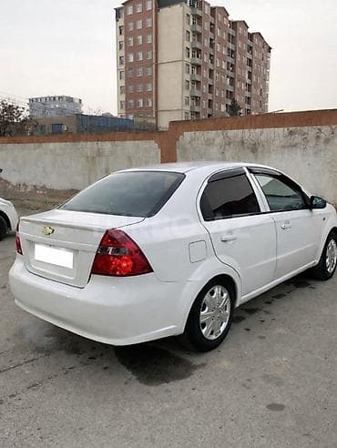 tecili satilan ucuz masinlar: Chevrolet Aveo: 1.2 l | 2011 il Sedan — 4