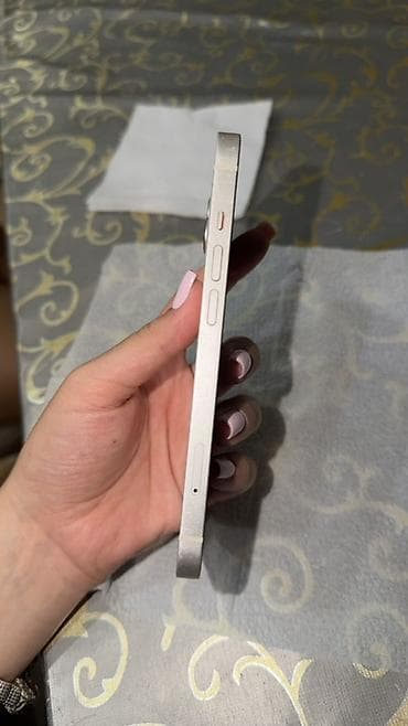 iphone 5 's: IPhone 13, Ağ — 4
