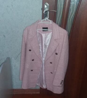 cins pencekler: Zərif klassik üslubda qadın blazeri – açıq çəhrayı rəngdə, teksturalı — 1