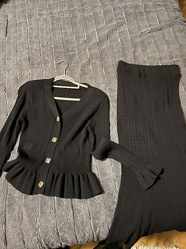 kostuyum: Qadın geyim dəsti – trikotaj kardiqan və ətək
Tezedi 1 defe geyinilib — 1