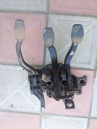 Mexaniki ötürməli avtomobillər üçün pedal bloku - Komplekt: qaz