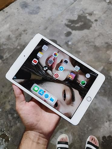philips xenium x700: İphone İpad 3 mini ciziğı bele yoxdu tam zavoddu Tek prablem icolud — 2