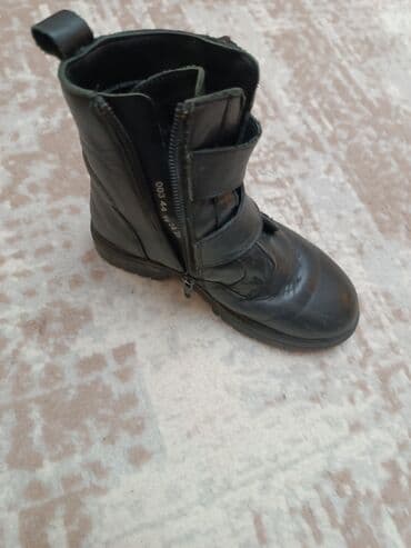 ust geyim: Uşaq üçün qara dəridən qış botu. Xüsusiyyətlər: - Rəng: qara - — 2