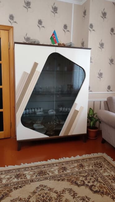 3 luk taxta: Bufet — 1