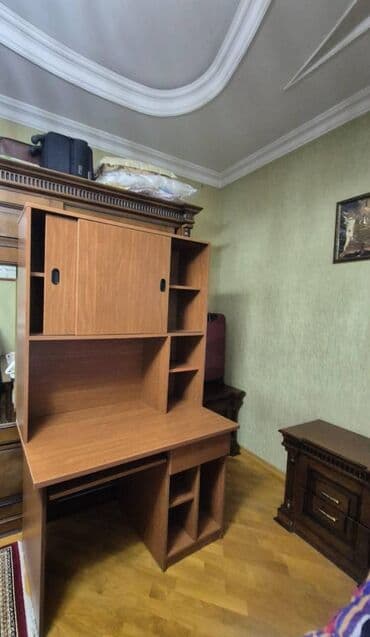 stolustu kompyuter: Yeni, Kvadrat masa — 1