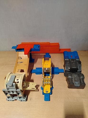 stacktrack oyuncaq dəsti: Hot Wheels trek qurğuları və tematik setlər toplusu - Bir neçə böyük — 4