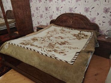 Продукты питания: Двуспальная кровать, Шкаф, Трюмо, 2 тумбы, Б/у — 1