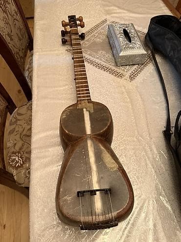 simli ped: Tar – Azərbaycan milli simli musiqi aləti - Korpus: ənənəvi armud — 1