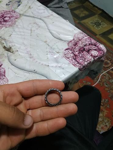 Üzük, Qaşsız