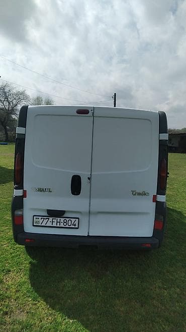 spoiler satisi: Renault Trafic yük furgonu - Ağ rəngli, 2 yan sürgülü qapı və arxada — 2