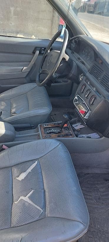 bmw 528 1996: Mercedes-Benz 190 (W201): 0.2 l | 1988 il Sedan — 6