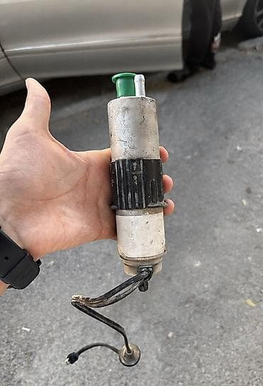 Avtomobil üçün yanacaq nasosu (benzin nasosu). Salam. Mercedes benz
