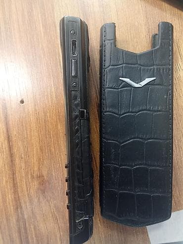 Vertu Signature Touch, 4 GB, rəng - Qara, Düyməli — 6