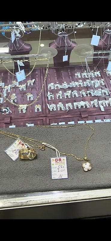 sumqa: Dəstə daxildir: Üzük, Sırğa, Sep, Cartier, Sarı qızıl, 585 Əyar, 1445 g — 4