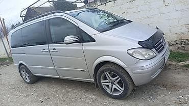 musiqili sükan: Mercedes-Benz Viano, gümüşü rəng, miniven. Mühərrik və yürüş: - Dizel — 2