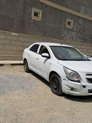 priora qapi: Chevrolet Cobalt sedan – ağ rəng, 4 qapı, ön ötürücülü. - Sürətlər — 2