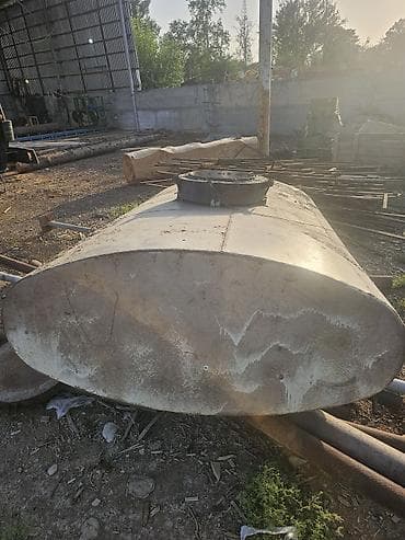 Metallik üfüqi silindrik tutum (rezervuar) - Material: qalın divarlı