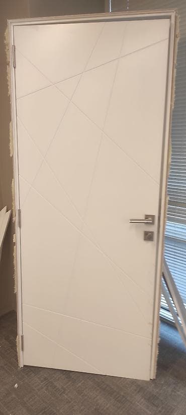 mdf: Ağ rəngli interyer qapısı – müasir minimalist dizayn - Rəng: mat ağ - — 1