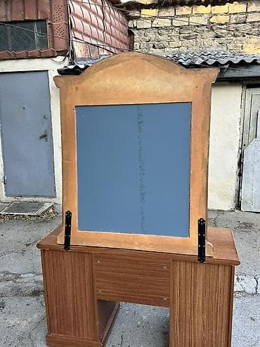 güzgülü kamotlar: Klassik üslubda taxtadan hazırlanmış güzgülü makiyaj/komod masası - — 3