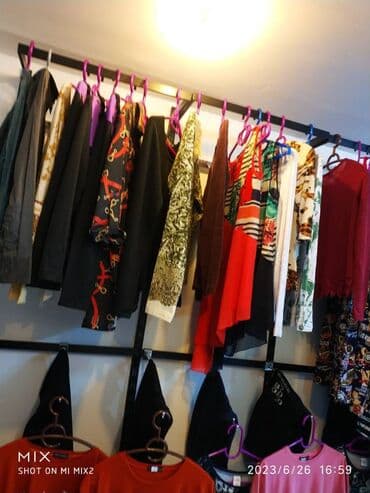 ağ qadın koftaları: Gundəlik geyimlər mağazası geniş asartmentli qadin,kişi uşaq — 1