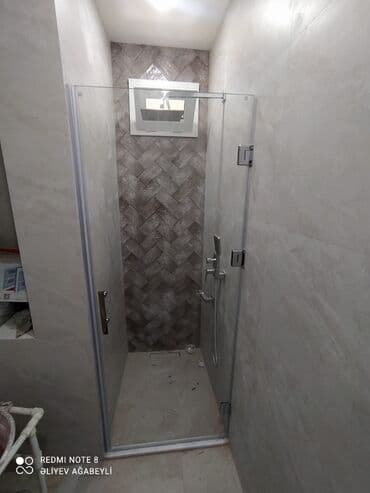 şəffaf: Künc dizaynlı bu şüşə duş kabinasi, müasir hamam otaqları üçün ideal — 1