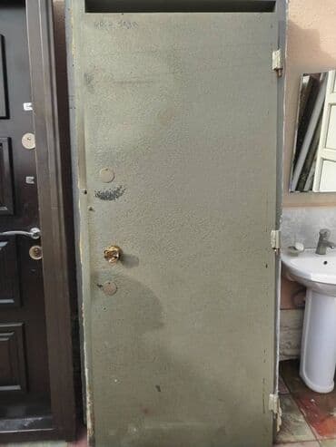 ucuz demir qapilar: Qapı seyf Möhkəm keyfiyyətli qapılar. 7 ədəd var Munasib qiymete hamsı — 2