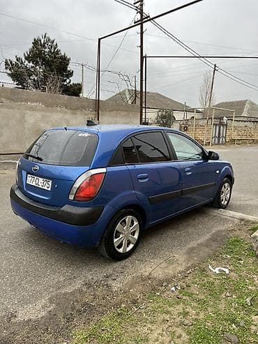kia rio yay: Kia Rio hatchback - Kuzov: 5 qapılı hatchback, mavi rəng - Mühərrik — 6