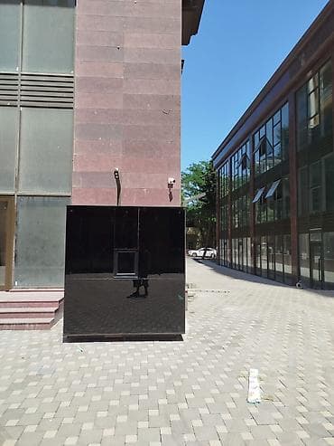 Butkalar, köşklar: Mühafizə butkası — 155 x 155 sm ölçülü, parlaq qara fasadlı — 4
