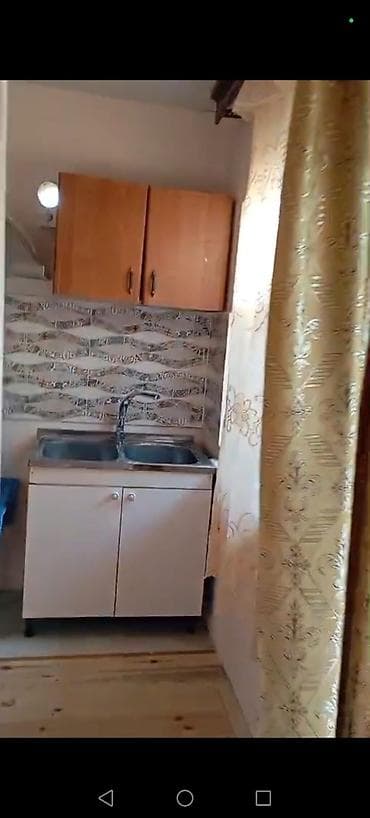 emircanda ucuz heyet evleri: 2 otaqlı ev – eşyalı. Kıraye verilir. Mehemmedi yaxın erazıde. Heyet — 10