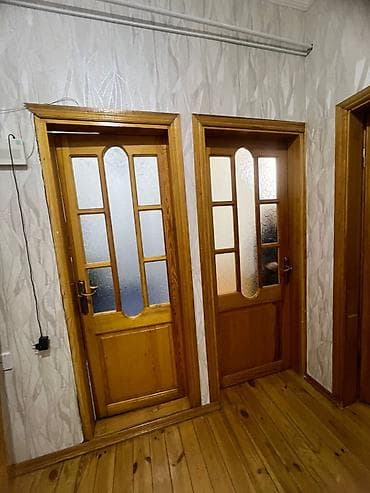 3 ədəd otaq qapısı 2- si 85/2 ölçüdə, 1 ədədi 75 /2 ölçüdə. Biri 30