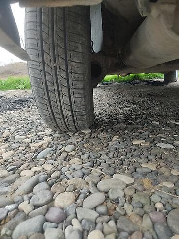 lider təkər: Yüngül minik avtomobilləri üçün yol şini. Xüsusiyyətlər: - Asimmetrik — 2