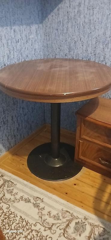Dəyirmi masa çox möhkemdir ayaqı demirdir tezekimidir - Üst hissə