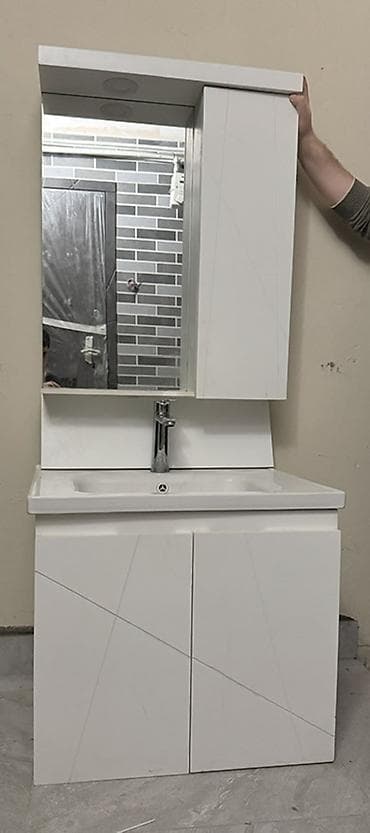 divar şkafı: Hamam üçün güzgülü dolablı lavabo dəsti - Minimalist ağ dizayn — 1