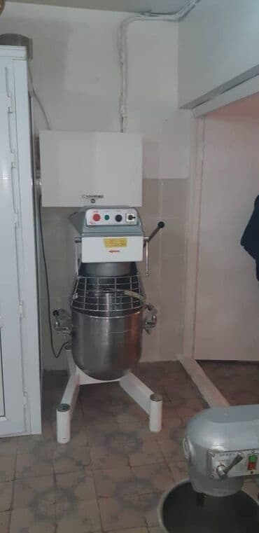 mingecevir obyekt: Xətai rayonu,Əhmədli,xalqlar metrosunun yaxınlığında, 4 otağlı 64 kv.m — 9