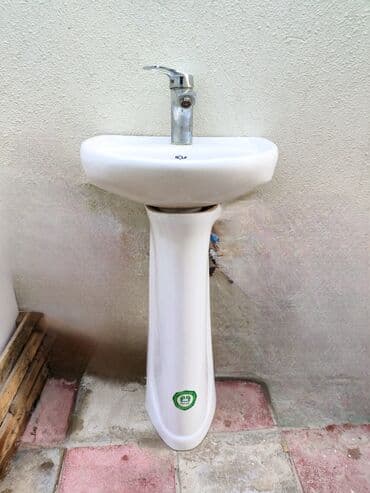 Divarlı ayaqlı lavabo və qarışdırıcı kran Kranti usdunde verilecek