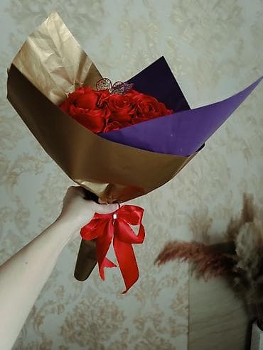 ad gunu sekilleri: Suni güllər .Əl işidir.Lentden düzəldilib.20 azn.Elde sonuncusu — 2