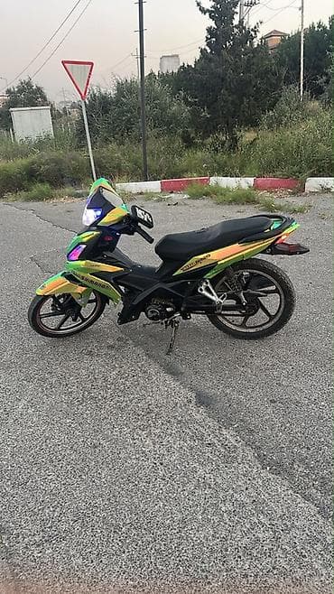 elikdirikli sukuter: Sport üslubunda skuter/moped - Parlaq, xameleon tipli yaşıl-sarı — 3